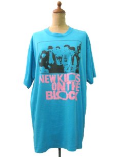 画像1: 1990's "NEW KIDS ON THE BLOCK"  Print Tee　size L - XL (表記 XL) (1)