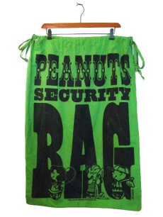 画像2: 1970's UNITED FEATURE SYNDICATE INC. "PEANUTS"  Cotton Bag  GREEN　 85cm x 57.5cm (2)