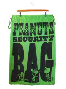 画像1: 1970's UNITED FEATURE SYNDICATE INC. "PEANUTS"  Cotton Bag  GREEN　 85cm x 57.5cm (1)