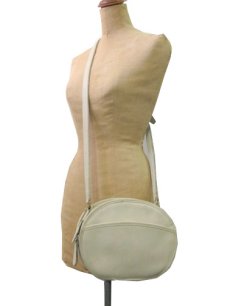 画像2: 1980's OLD COACH Leather Shoulder Bag 丸型　White　 made in USA (2)