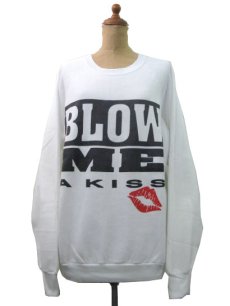 画像1: 1990's "BLOW ME A KISS"  Print Sweat Shirts  WHITE　size M (表記 L) (1)