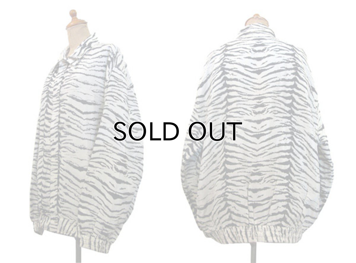画像2: 1980's~ "FUDA" Animal Pattern Silk Jacket　"Zebra"　size L位 (表記 L) (2)
