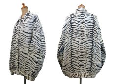 画像2: 1980's~ "FUDA" Animal Pattern Silk Jacket　"Zebra"　size L位 (表記 L) (2)