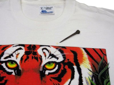 画像1: 1990's "EYE ON SURVIVAL" Tiger Print T-Shirts　WHITE　size M-L (表記 L)