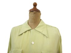 画像3: 1940-50's "Lodon Shop" Design Pocket L/S Rayon Shirts　GREEN　size M - L (表記 不明) (3)
