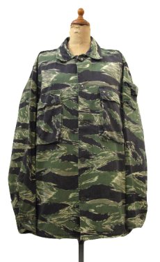 画像1: 1980's U.S.Military Tiger Stripe Camouflage Combat Jacket　Silver Tiger　size M - L (表記 不明) (1)