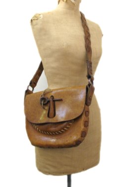 画像1: 1970's Leather Craft Shoulder Bag with Wood Key　color : Lt. Brown (1)