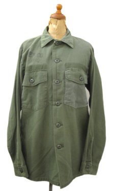 画像1: 1970's U.S.Military L/S Cotton Fatigue Shirts　OLIVE　size M - L (表記 15 1/2 x 33) (1)