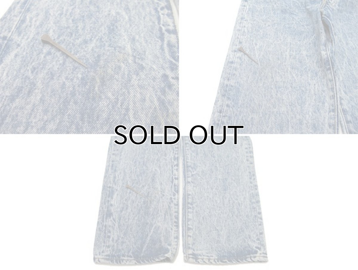 上)フロント右腿周辺の汚れ 下)フロント右裾の汚れ