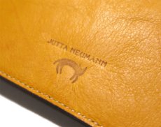 画像9: "JUTTA NEUMANN" Leather Wallet "the Waiter's Wallet"  color : Mustard / Magenta　長財布 (9)