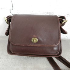 画像2: 1980-90's OLD COACH Leather Shoulder Bag 　BROWN (2)