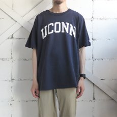 画像2: 1990's~ Champion "UCONN" College Print T-Shirt　NAVY　size L(表記L) (2)