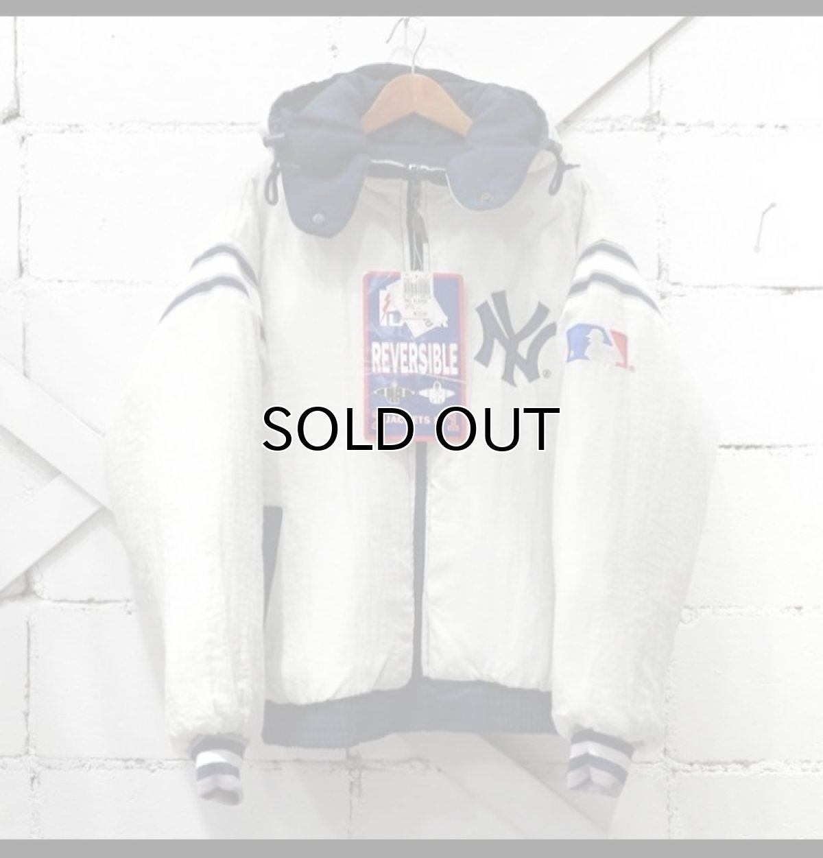 画像1: 1980-90's MLB NEW YORK YANKEES NYLON PADDING JACKET DEAD STOCK (1)