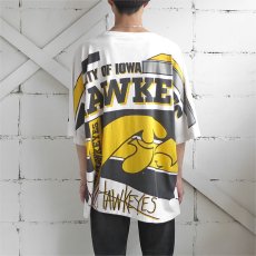 画像3: 1990's "IOWA HAWKEYES" All Over Print T-Shirt　WHITE　size XXL (3)