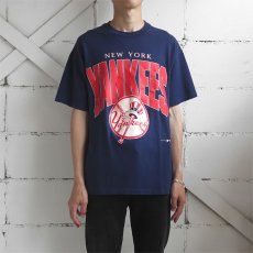 画像2: 1990's "NEW YORK YANKEES" Print T-Shirt　NAVY　size M-L (2)