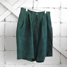 画像1: 1980-90's "AUGUST MAX" Pig Suede Leather Tuck Shorts　DARK GREEN　size W32~35INCH (1)