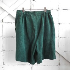 画像2: 1980-90's "AUGUST MAX" Pig Suede Leather Tuck Shorts　DARK GREEN　size W32~35INCH (2)