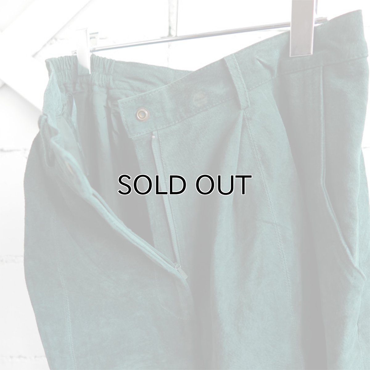 画像6: 1980-90's "AUGUST MAX" Pig Suede Leather Tuck Shorts　DARK GREEN　size W32~35INCH (6)