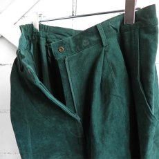画像6: 1980-90's "AUGUST MAX" Pig Suede Leather Tuck Shorts　DARK GREEN　size W32~35INCH (6)