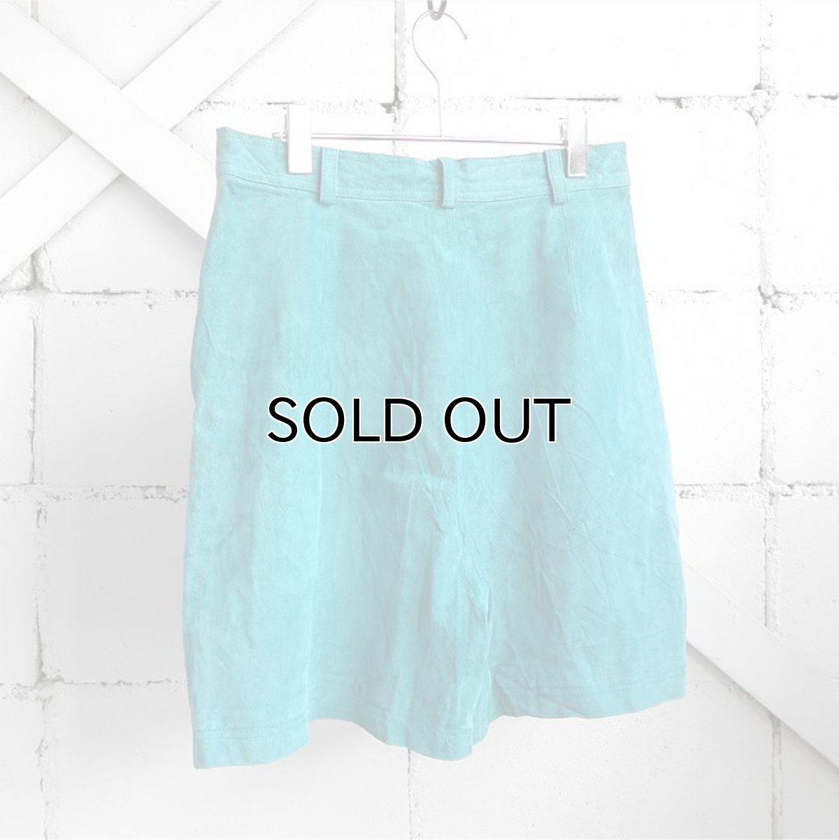 画像2: 1980-90's "DON'T STOP" Pig Suede Leather Tuck Shorts　TURQUOISE BLUE　size W31INCH (2)