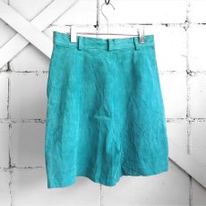 画像2: 1980-90's "DON'T STOP" Pig Suede Leather Tuck Shorts　TURQUOISE BLUE　size W31INCH (2)