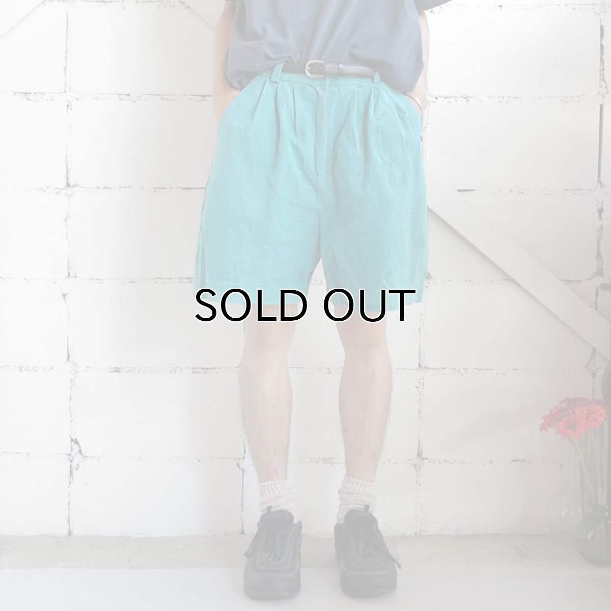 画像3: 1980-90's "DON'T STOP" Pig Suede Leather Tuck Shorts　TURQUOISE BLUE　size W31INCH (3)