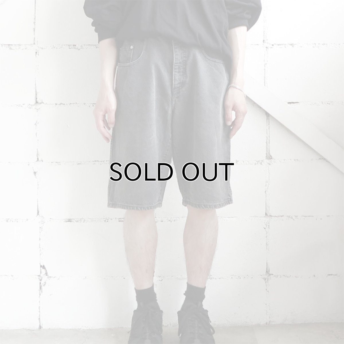 画像2: 1990's "GUESS" Relaxed Fit Denim Shorts　FADED BLACK DENIM　size W31.5INCH (2)