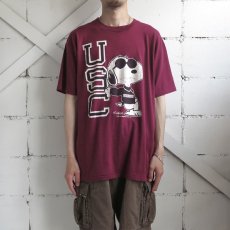 画像2: 1990's "Snoopy" -USC- College  Print T-Shirt　BURGUNDY　size L (2)